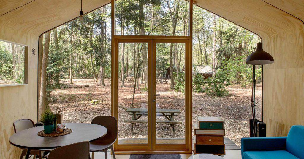 Interior de una casa sostenible ecológica
